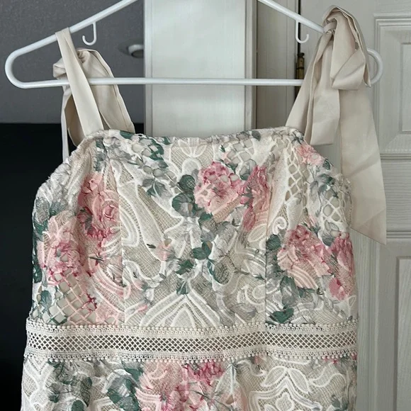 Floral Lace Midi Dress - Picture 2 of 4